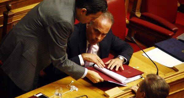Υπερψηφίστηκε η τροπολογία για την εξεταστική στα ΑΕΙ