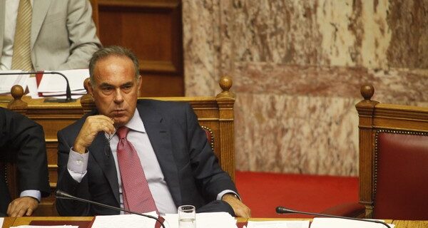 Υποχώρηση Αρβανιτόπουλου: Καλεί σε διάλογο πρυτάνεις και διοικητικούς υπαλλήλους