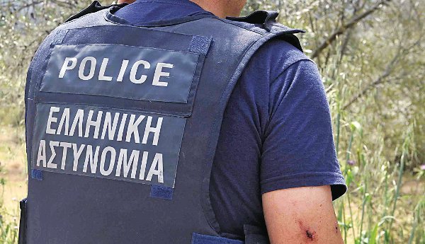 Ρομά προσποιούμενος εφοριακό εξαπάτησε ηλικιωμένη