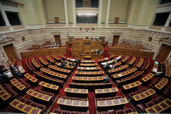Στη δημοσιότητα οι μισθοί και τα επιδόματα των βουλευτών