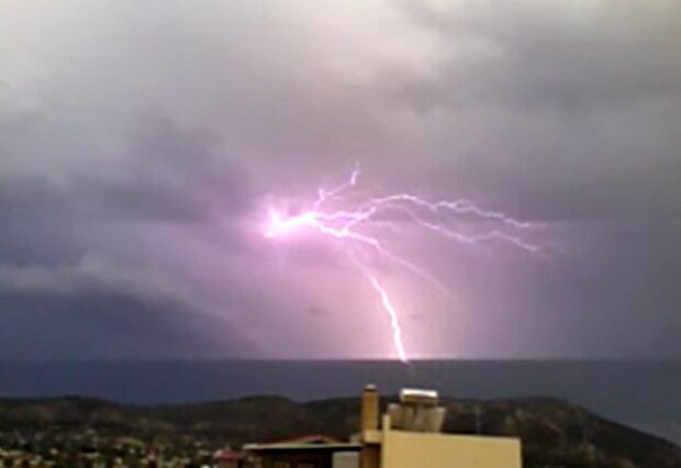 Κεραυνός σκότωσε 28χρονο ποδοσφαιριστή στην Εύβοια