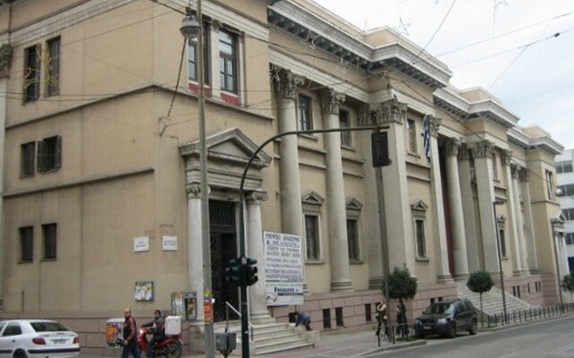 Δικαστήριο υποχρεώνει πολυκατάστημα στην Πάτρα σε επαναπρόσληψη απολυμένου