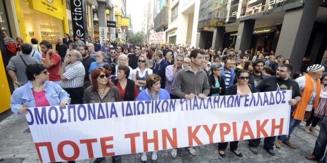 Ένταση και αποδοκιμασίες στο πρώτο κυριακάτικο άνοιγμα των καταστημάτων