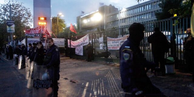 Σε στάση εργασίας καλεί η ΕΣΗΕΑ με αφορμή τη συμπλήρωση ενός έτους από το κλείσιμο της ΕΡΤ