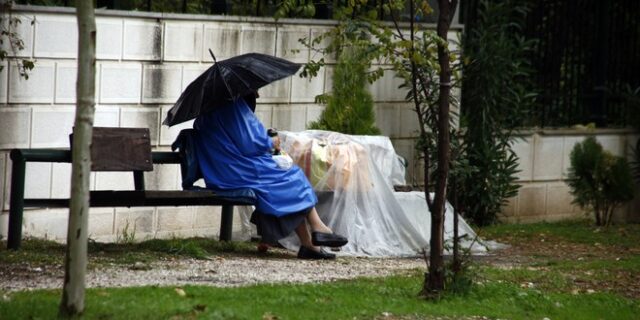Ένα στα τέσσερα νοικοκυριά κάτω από το όριο της φτώχειας