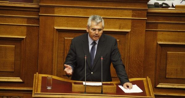 Παραιτήθηκε από την κυβέρνηση ο Μάξιμος Χαρακόπουλος
