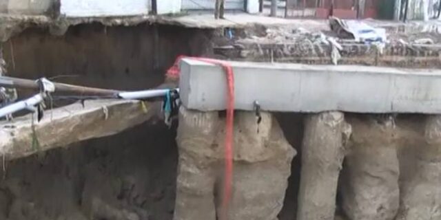 Αθήνα 2013: “Κολυμπώντας” στη νεροποντή