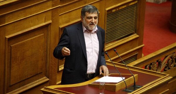 Τριγμοί στην κυβέρνηση: Μπλόκο του ΠΑΣΟΚ στις ρυθμίσεις για τις λαϊκές