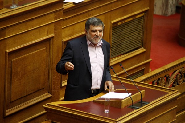 Τριγμοί στην κυβέρνηση: Μπλόκο του ΠΑΣΟΚ στις ρυθμίσεις για τις λαϊκές