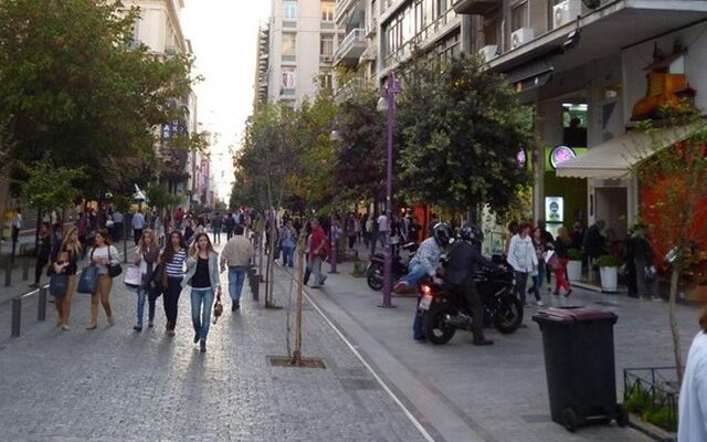 Ανοικτά τα καταστήματα όλες τις Κυριακές του χρόνου θέλουν οι ξενοδόχοι