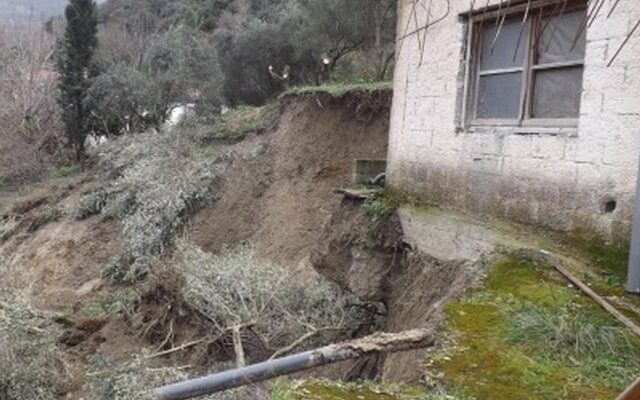 Κράτος πρόνοιας: Λυόμενο-“κελί” παραχωρήθηκε υπό όρους σε ζευγάρι ηλικιωμένων