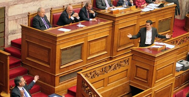 Με 153 ψήφους απορρίφθηκε η πρόταση μομφής του ΣΥΡΙΖΑ. Οι διαξιφισμοί Σαμαρά – Τσίπρα- Βενιζέλου και Κουβέλη