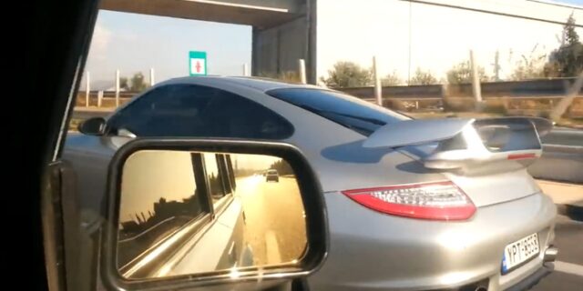 Βίντεο: Lada Vs Porsche 911 GT2 RS στην Ελλάδα: Σημειώσατε ένα