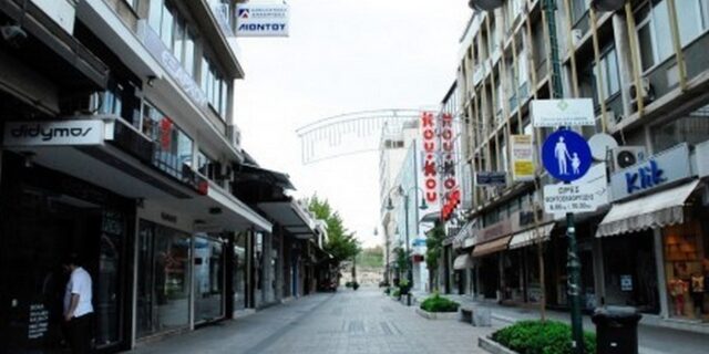Ανέβηκαν οι τόνοι στη Λάρισα: Κινέζοι άνοιξαν τα καταστήματά τους την Κυριακή