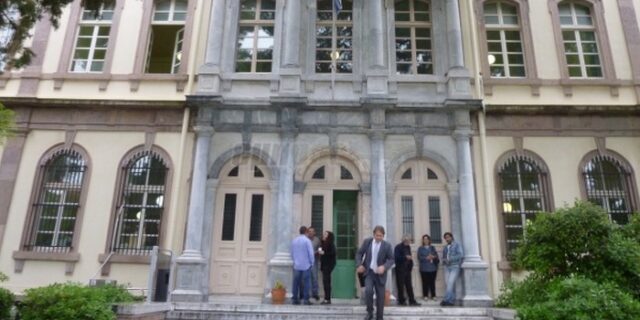 Στο αυτόφωρο δημοσιογράφος για κριτική σε εθνικοσοσιαλιστή γυμνασιάρχη