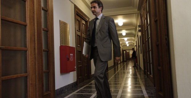 Δημόσιο: “Ξαφνικός θάνατος” αλά ΕΡΤ. Ετοιμάζεται η λίστα με τις 11.000 απολύσεις για το 2014