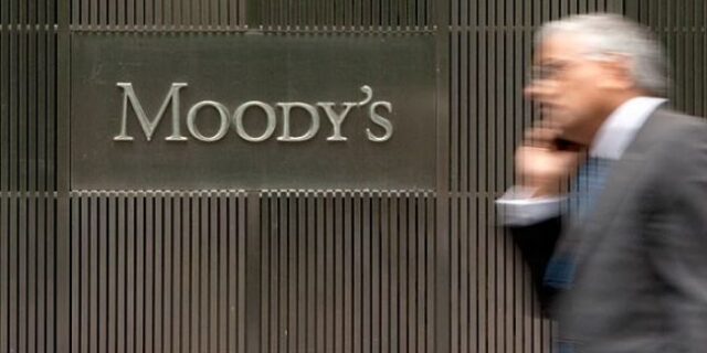 Η τρόικα μας σνομπάρει, η Moody’s μας αναβαθμίζει