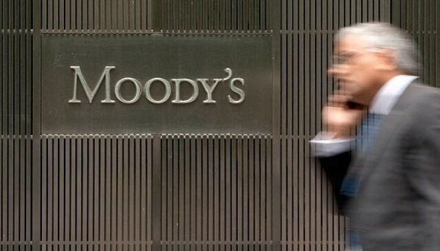 Η τρόικα μας σνομπάρει, η Moody’s μας αναβαθμίζει