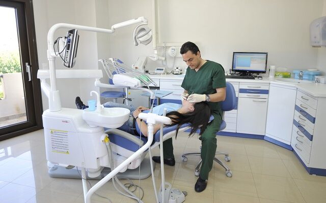 Νόμιμο και με τη βούλα του ΣτΕ το άνοιγμα του οδοντιατρικού επαγγέλματος