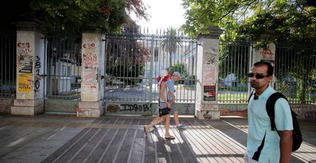 Απειλή επίταξης για να ανοίξουν τα ΑΕΙ