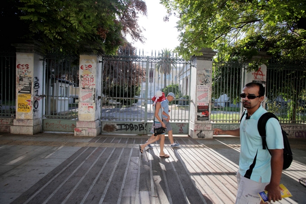 Απειλή επίταξης για να ανοίξουν τα ΑΕΙ