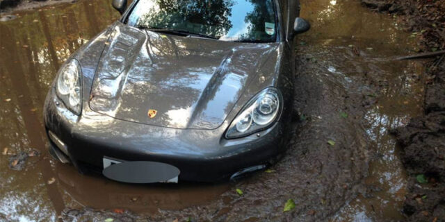 Όταν το GPS κολλάει στις λάσπες την Porsche Άγγλου ποδοσφαιριστή