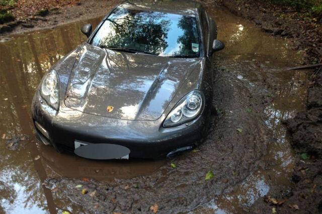Όταν το GPS κολλάει στις λάσπες την Porsche Άγγλου ποδοσφαιριστή
