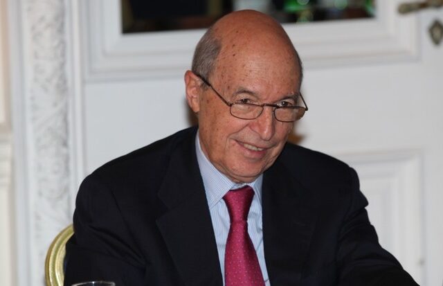 Σημίτης: “Ελλάδα και Κύπρος έχουν περιθωριοποιηθεί”