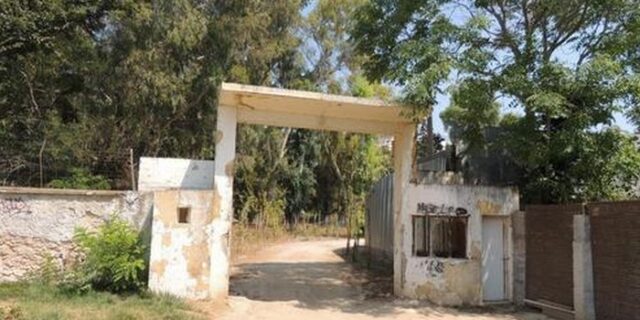 Εκκενώνεται το πρώην στρατόπεδο Παπαδογιωργή στον Πειραιά