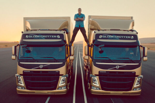 Ακροβατικό – παγκόσμια πρωτιά από τον Van Damme με φορτηγά Volvo