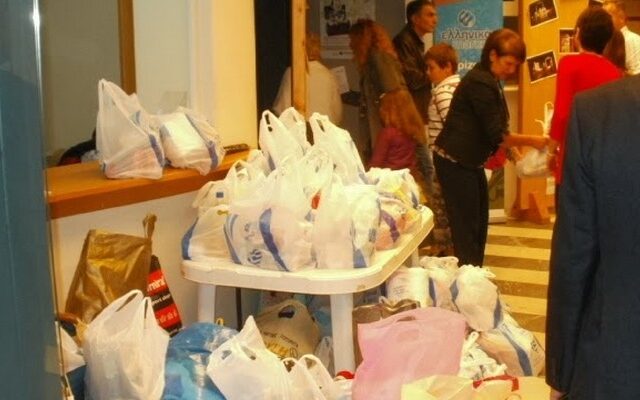 Θέατρο με αντιβιοτικά και γάλα αντί εισιτηρίου στο δήμο Παύλου Μελά