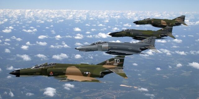 Έξι τουρκικά αεροσκάφη πάνω από τους Φούρνους