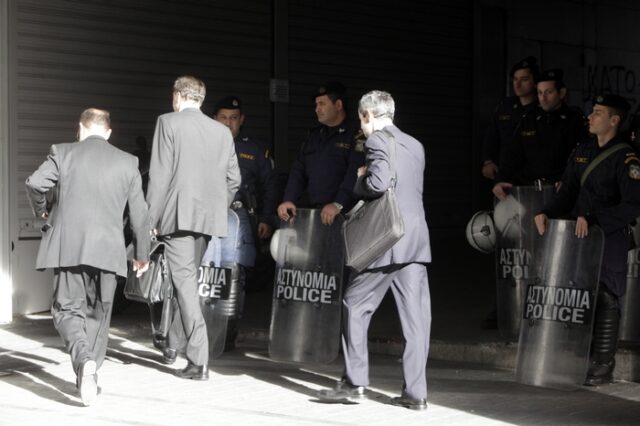 Προ των πυλών νέα οριζόντια μέτρα – Ασφυκτική πίεση από την τρόικα