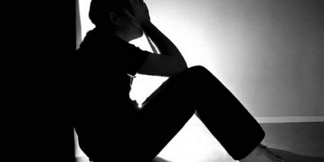 Σοκ στη Ρόδο: Την βίαζε 4 χρόνια ο πατριός της με την συναίνεση της μητέρας της