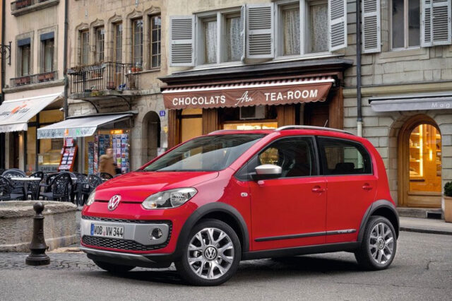 Το VW cross up! διατίθεται με τιμή από 12.390€ με απόσυρση.