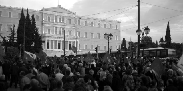 Μαρκ Εσπόσιτο: “Αν υπάρχει μια χώρα από την οποία πρέπει να ζητήσουμε συγγνώμη, αυτή είναι η Ελλάδα”