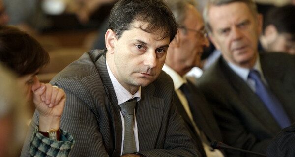 Χαράτσι και στους απλήρωτους ιδιοκτήτες ακινήτων. Θα καταβάλλουν φόρο ακόμα και αν δεν εισπράττουν ενοίκια