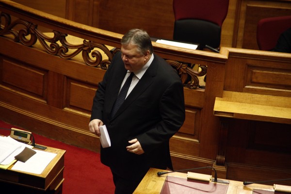 Κάλεσμα μελών της Κεντρικής Επιτροπής του ΠΑΣΟΚ σε Βενιζέλο: Φύγε από την κυβέρνηση