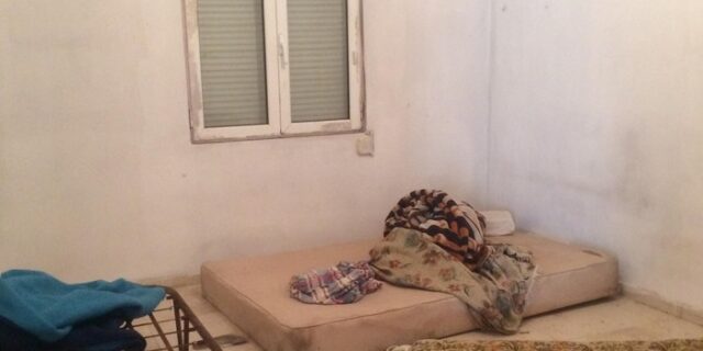 Φρίκη στο Κορωπί: Πακιστανοί κρατούσαν αλυσοδεμένους και βασάνιζαν Σύρους μετανάστες