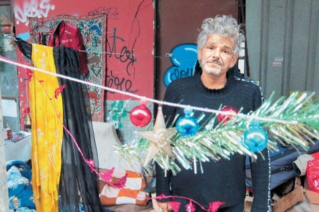 Η συγκινητική εξομολόγηση ενός άστεγου που έχει γυρίσει την Ευρώπη και μιλάει πέντε γλώσσες