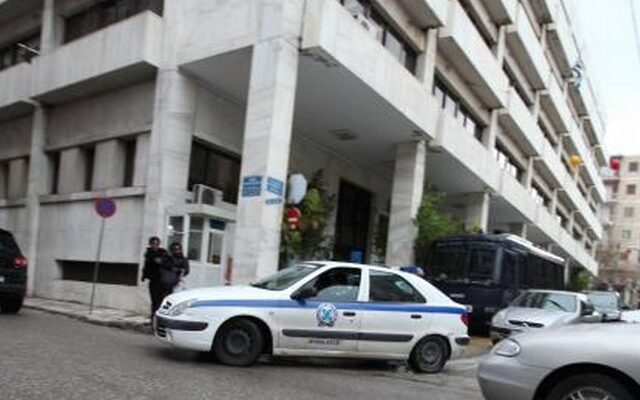 Δικογραφία για Υπαστυνόμο που διοργάνωνε εκδηλώσεις και πάρτι μέσω διαδικτύου