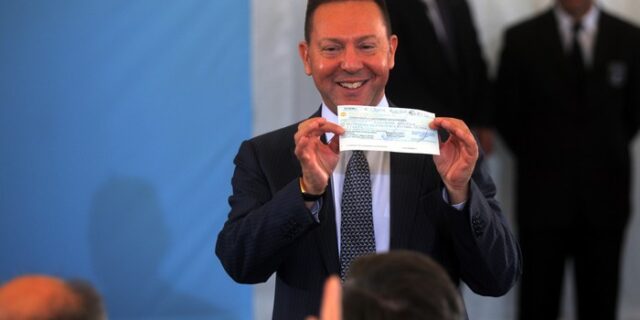 Οι 10+1 ατάκες – γκάφες του 2013. Από τον Στουρνάρα στον Σφακιανάκη