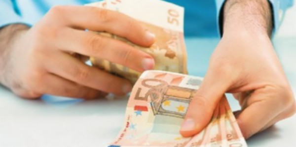 Ποιες αγορές και ποια ψώνια; Στην εφορία θα “φάμε” το δώρο Χριστουγέννων