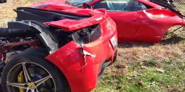 Μια Ferrari 458 Italia κόπηκε στα δύο μετά από συντριβή στην Αλαμπάμα
