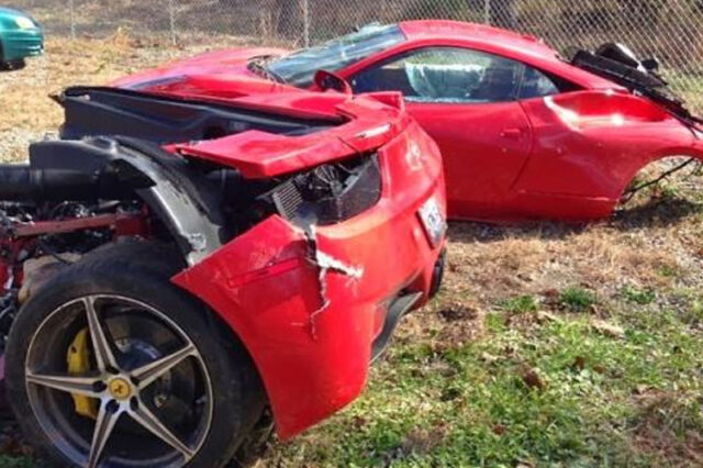 Μια Ferrari 458 Italia κόπηκε στα δύο μετά από συντριβή στην Αλαμπάμα