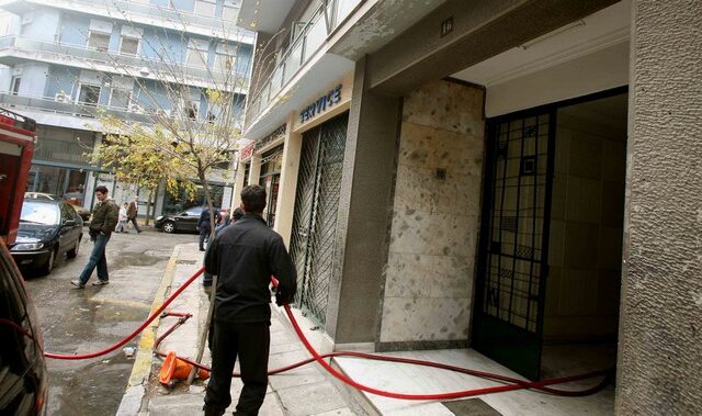 Χειμώνας φονιάς, αδιάφορη κυβέρνηση. Νεκρή ηλικιωμένη από πυρκαγιά σε διαμέρισμα