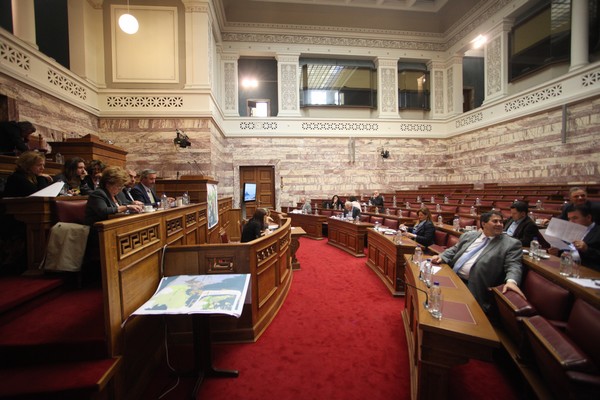 Πόσα πληρώνουμε σε βουλευτές – μέλη επιτροπών για μόλις μία μέρα