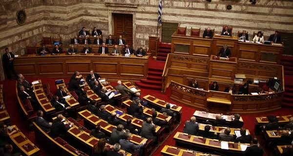 Προϋπολογισμός στη Βουλή: Ανησυχία βουλευτών για την πρώτη κατοικία. Ντόλιος: “Να εξετάσουμε την τροπολογία του ΣΥΡΙΖΑ”