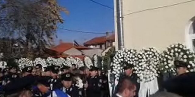 Σε κλίμα οδύνης η κηδεία του 43χρονου αστυνομικού