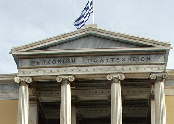 Χάνεται η εξεταστική. Απεργούν Τετάρτη και Πέμπτη οι διοικητικοί σε Πολυτεχνείο και Καποδιστριακό